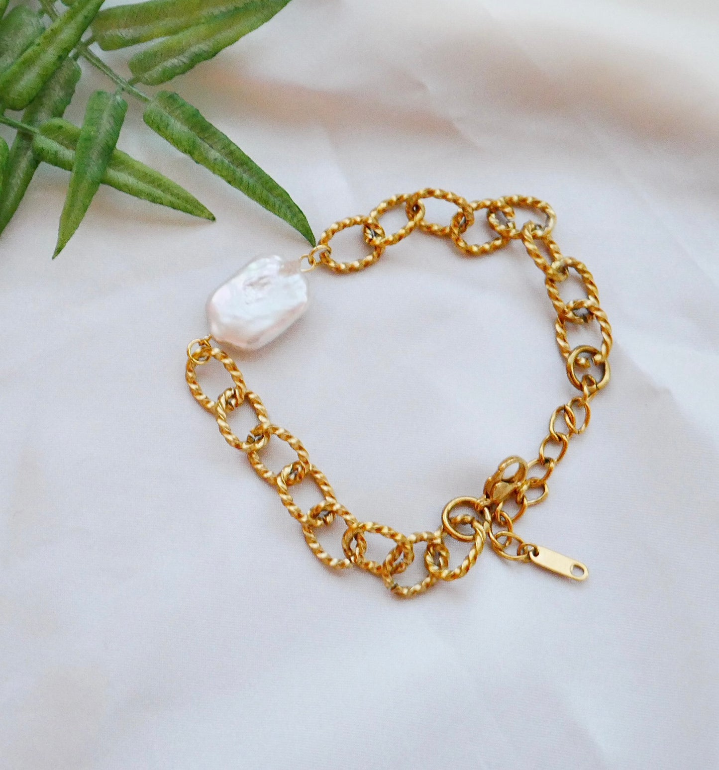 Twist Chain Statement Pearl Bracelet