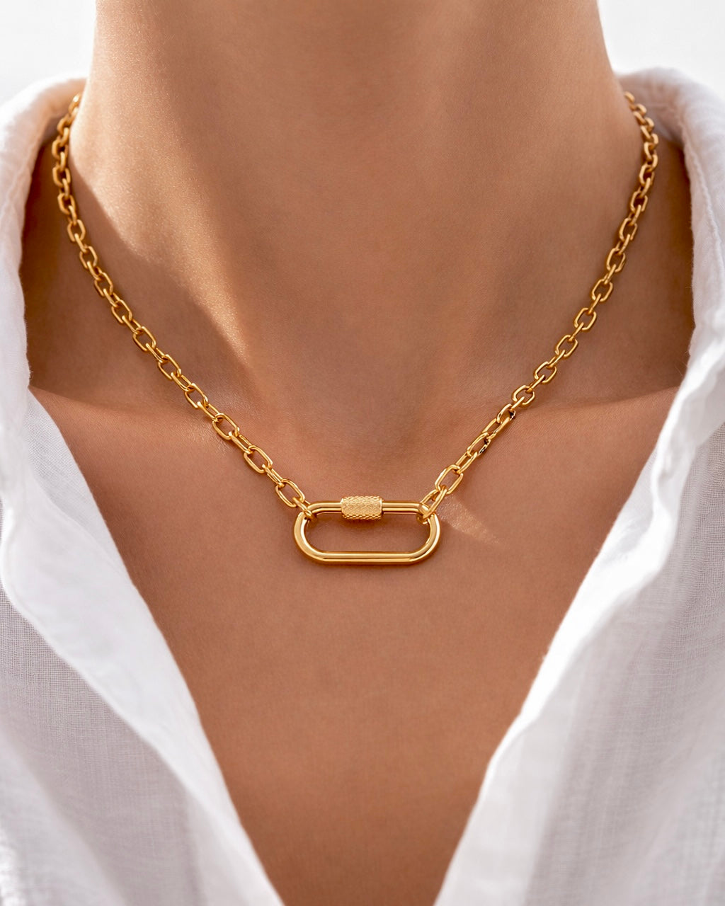 Model Off Duty Necklace