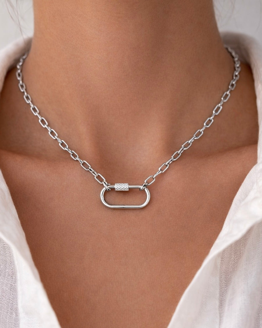 Model Off Duty Necklace
