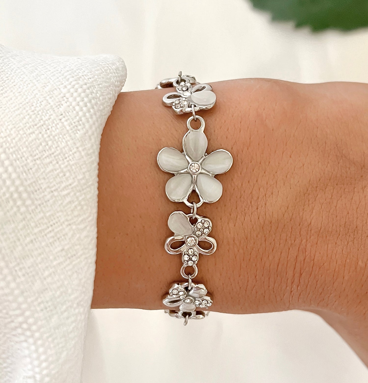 Sakura Bracelet | Flower Bracelet | Dimond Bracelet 